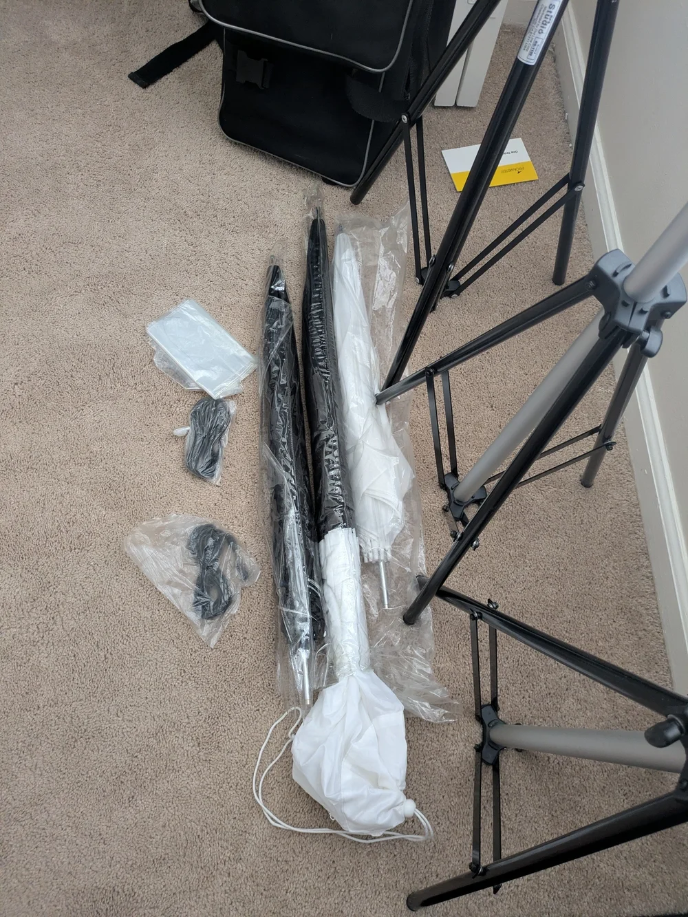Studio Black and Silver Light/Accessory Stand Kit With Umbrellas Photography